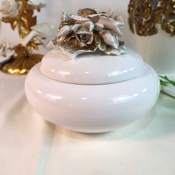 Round Box with Gold Roses